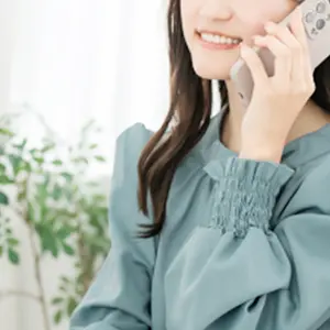 新潟で在宅チャットレディとして働く女性